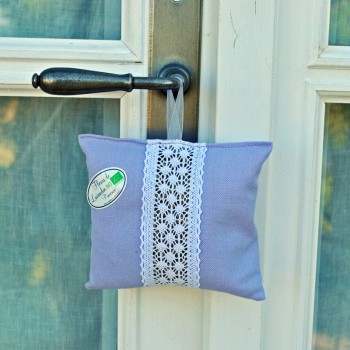 CUSCINO CON FIORI DI LAVANDA DA APPENDERE CON PIZZO