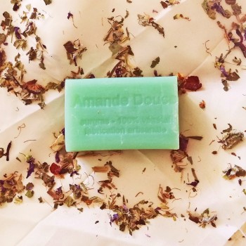 SAPONE NATURALE AL LATTE D'ASINA E MANDORLA DOLCE
