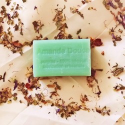 SAPONE NATURALE AL LATTE D'ASINA E MANDORLA DOLCE