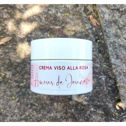 Crema viso alla rosa. Crema per il viso alla rosa.