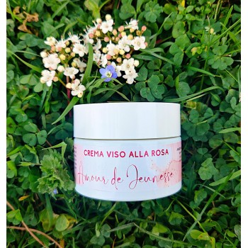 Crema viso alla rosa. Crema per il viso alla rosa.